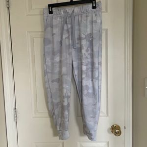 No longer available. It won’t let me delete until my offer is expired